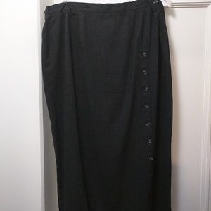 Plus size Harve Bernard 💯% wool long skirt